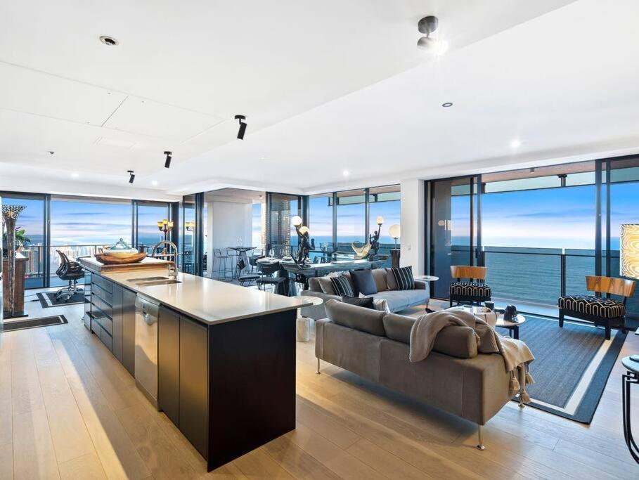 Exclusive Circle On Cavil Sub-Penthouse Luxury Apt - Hosted By Coastal Letting Χρυσή Ακτή Εξωτερικό φωτογραφία