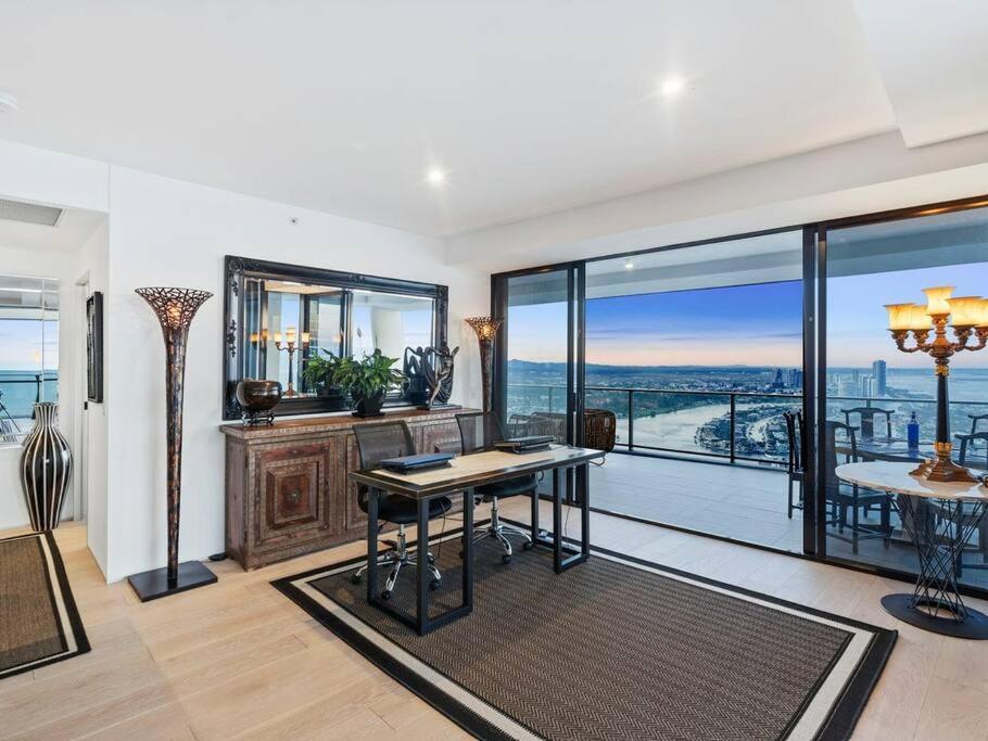 Exclusive Circle On Cavil Sub-Penthouse Luxury Apt - Hosted By Coastal Letting Χρυσή Ακτή Εξωτερικό φωτογραφία